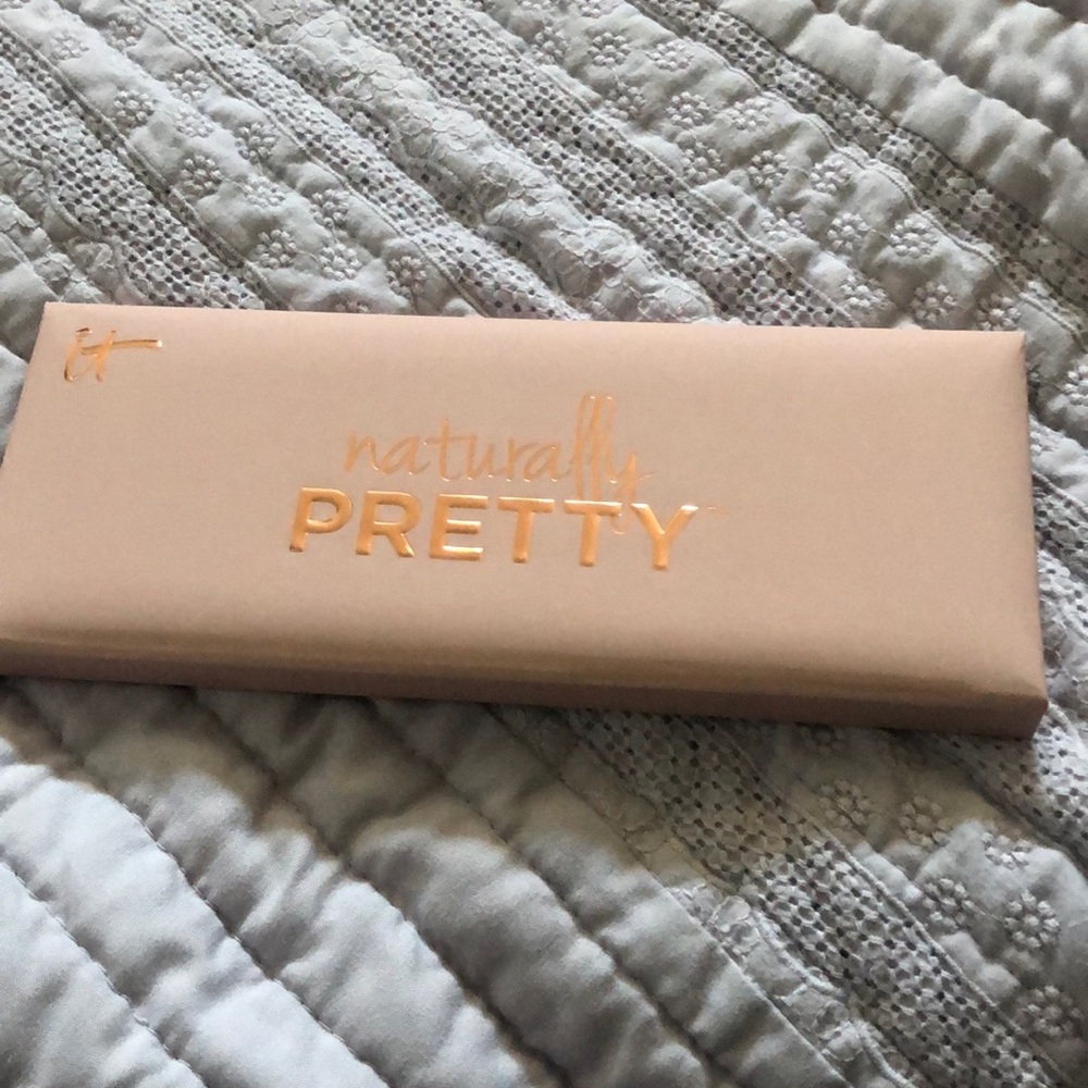 It cosmetics naturally Pretty palette